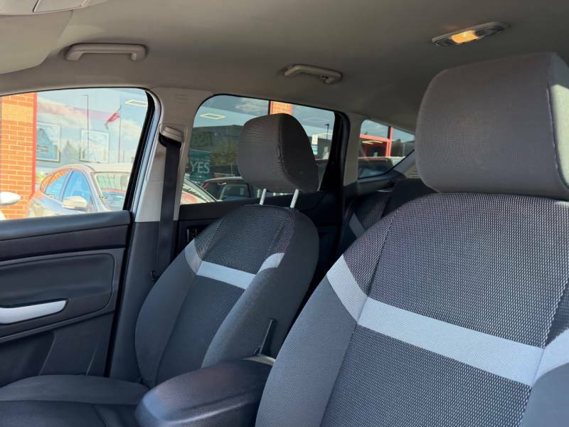 Ford Kuga 2.0 Tdci 140 Zetec 2Wd - 2011 61 Black #3