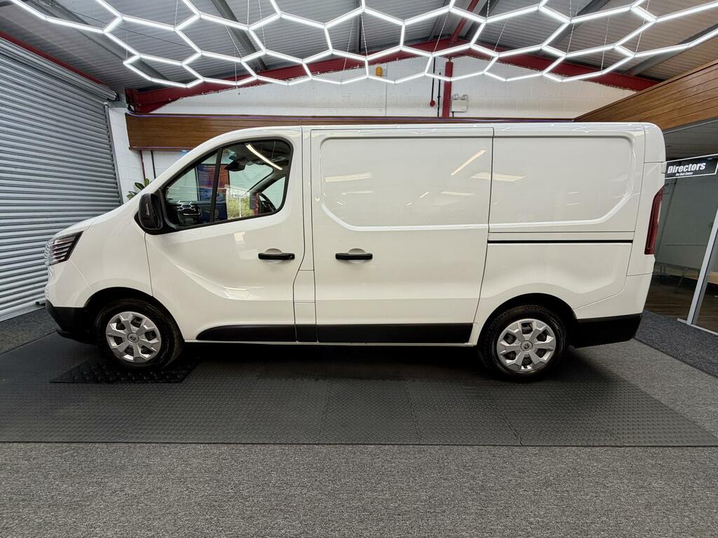 Renault Trafic 2.0 Dci Blue Sl28 Business L1 H1 Air Con 19,962 White