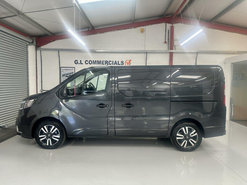 Renault Trafic 2.0 Dci Blue Sl28 Sport Panel Van Manu Grey