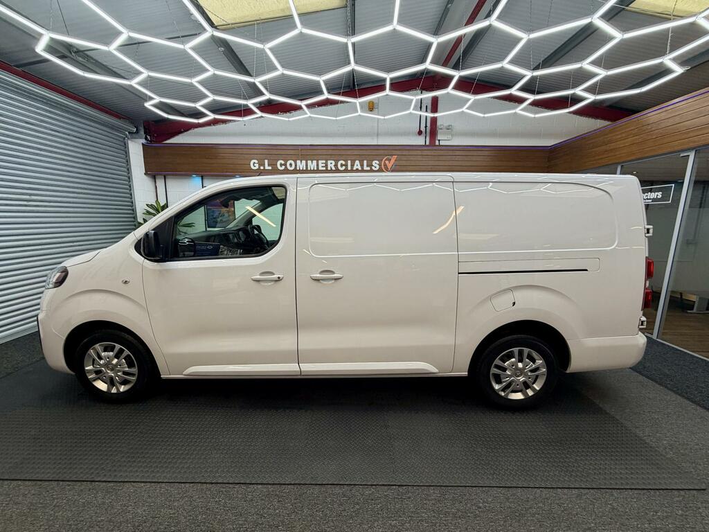 Vauxhall Vivaro 1.5 Turbo D 2900 Sportive Panel Van 6Dr Man White