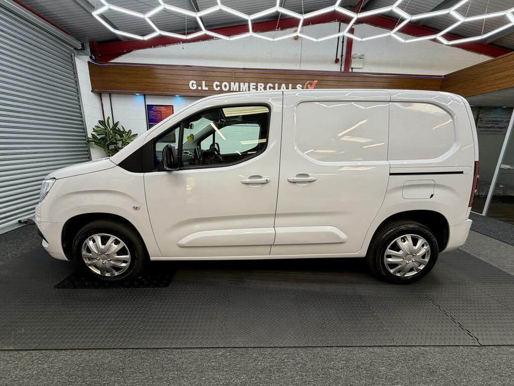 Vauxhall Combo 1.5 Turbo D 2300 Pro Panel Van L DS73BCF White #2