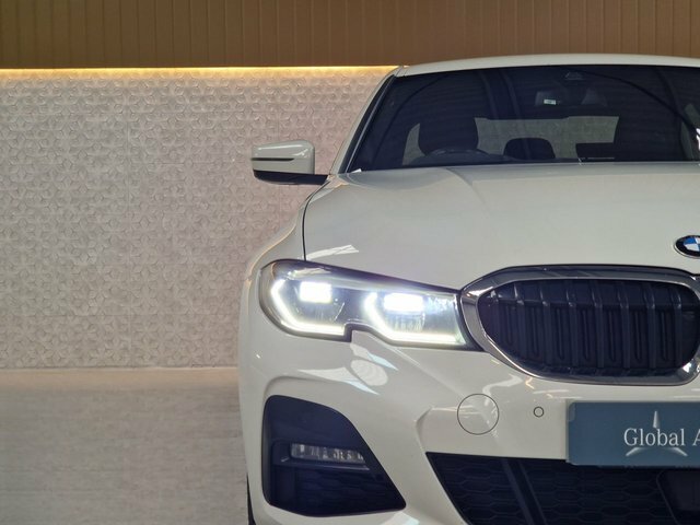 BMW 3 Series 2.0 320D M Sport YC19BLF White #4