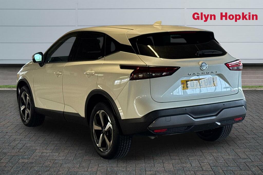 Nissan Qashqai 1.3 Dig-t Mh 158 N-connecta Xtronic White #5