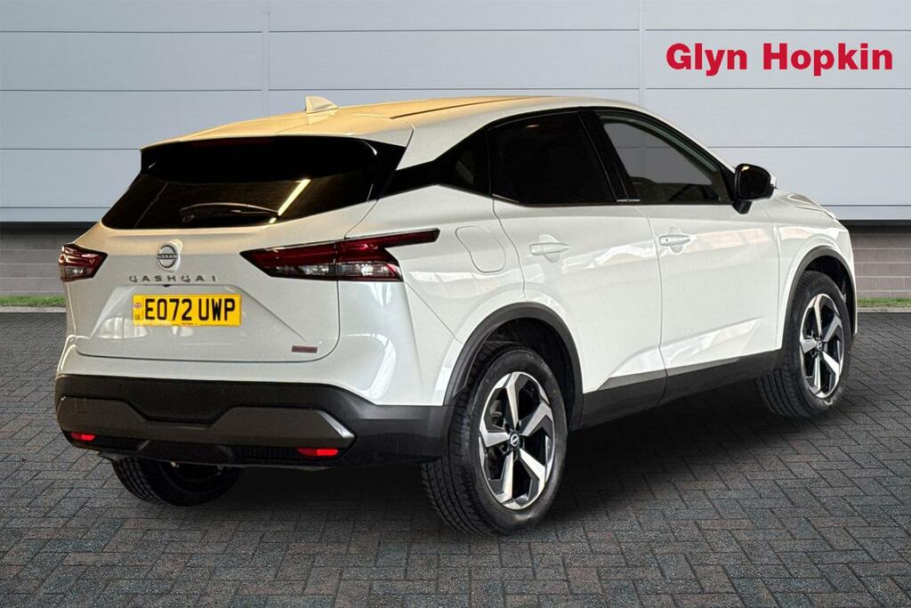 Nissan Qashqai 1.3 Dig-t Mh 158 N-connecta Xtronic White #3