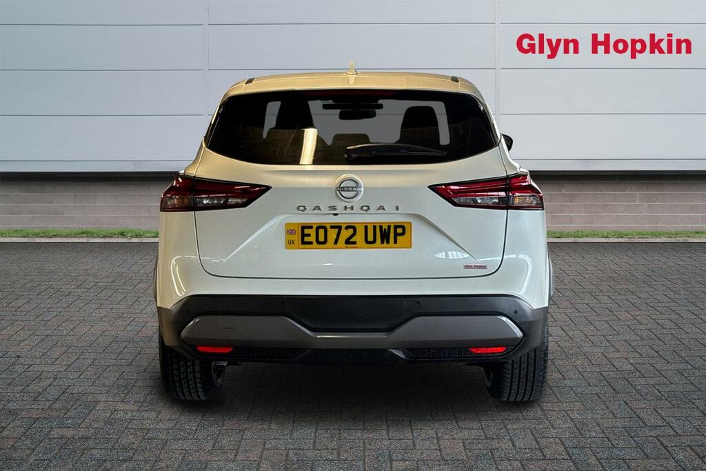 Nissan Qashqai 1.3 Dig-t Mh 158 N-connecta Xtronic White #4