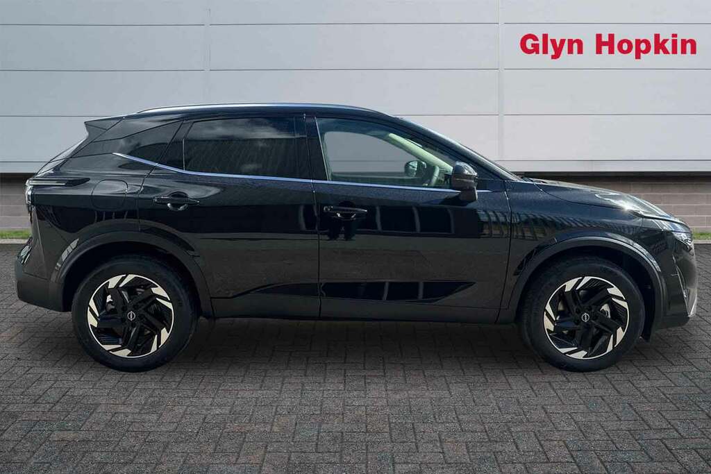 Nissan Qashqai 1.3 Dig-t Mh N-connecta Glass Roof Black #2