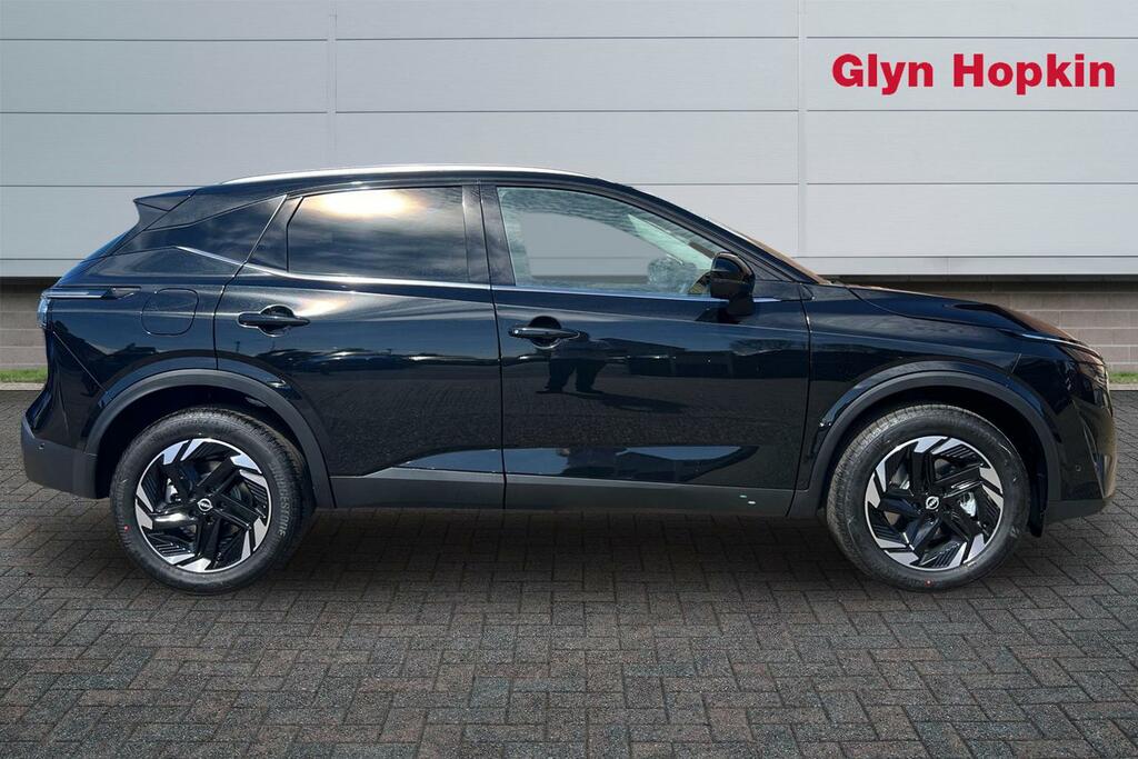 Nissan Qashqai 1.5 E-power N-connecta Glass Roof Black #2
