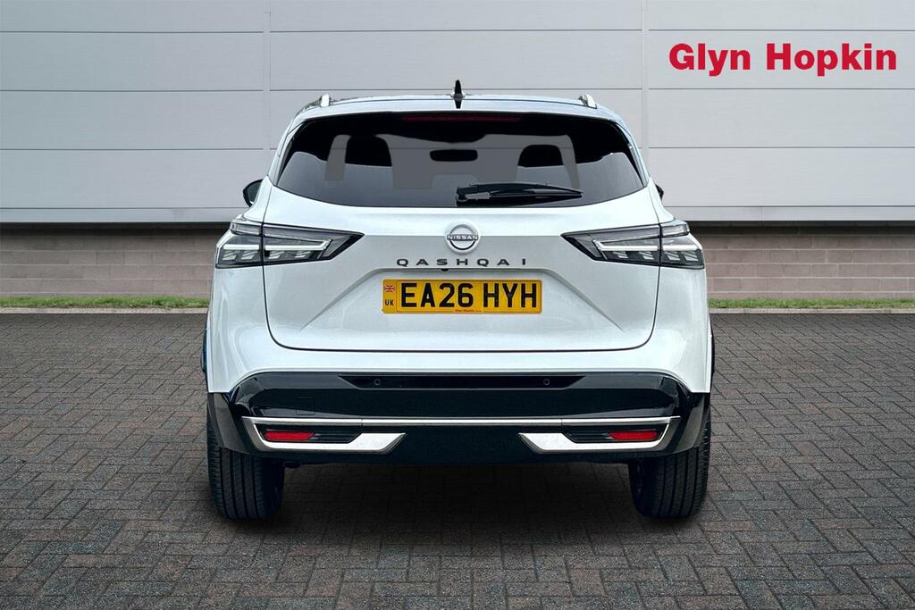 Nissan Qashqai 1.3 Dig-t Mh 158 Tekna EA26HYH White #4