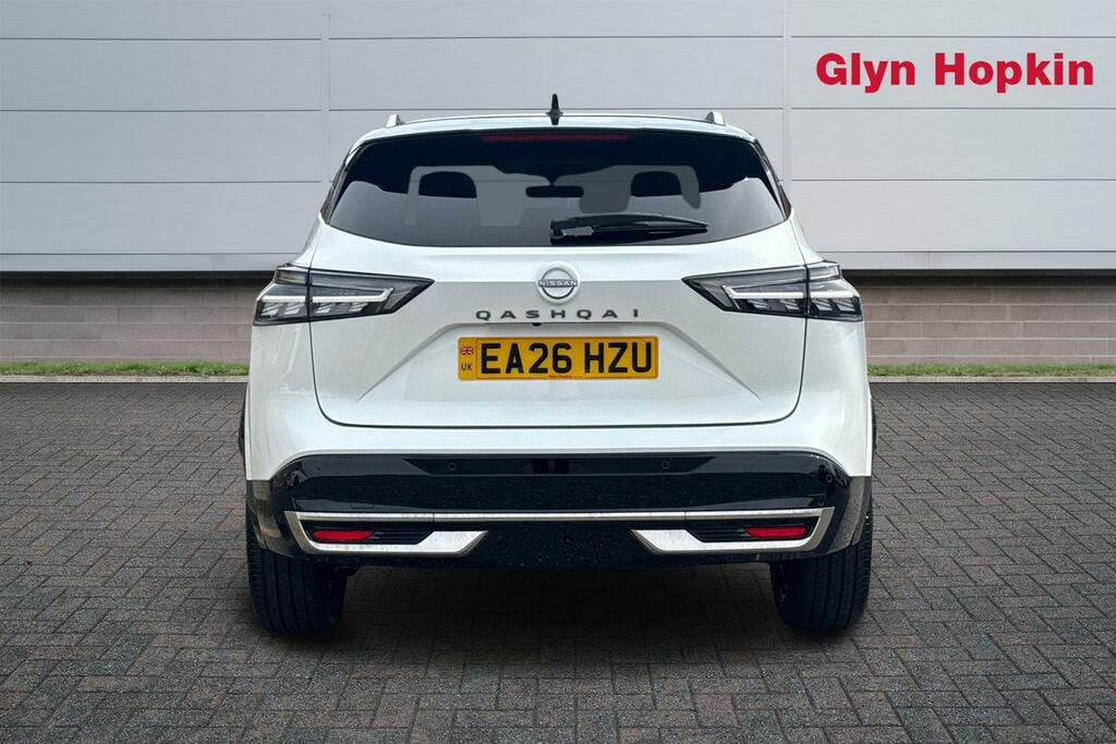 Nissan Qashqai 1.3 Dig-t Mh 158 Tekna EA26HZU White #4