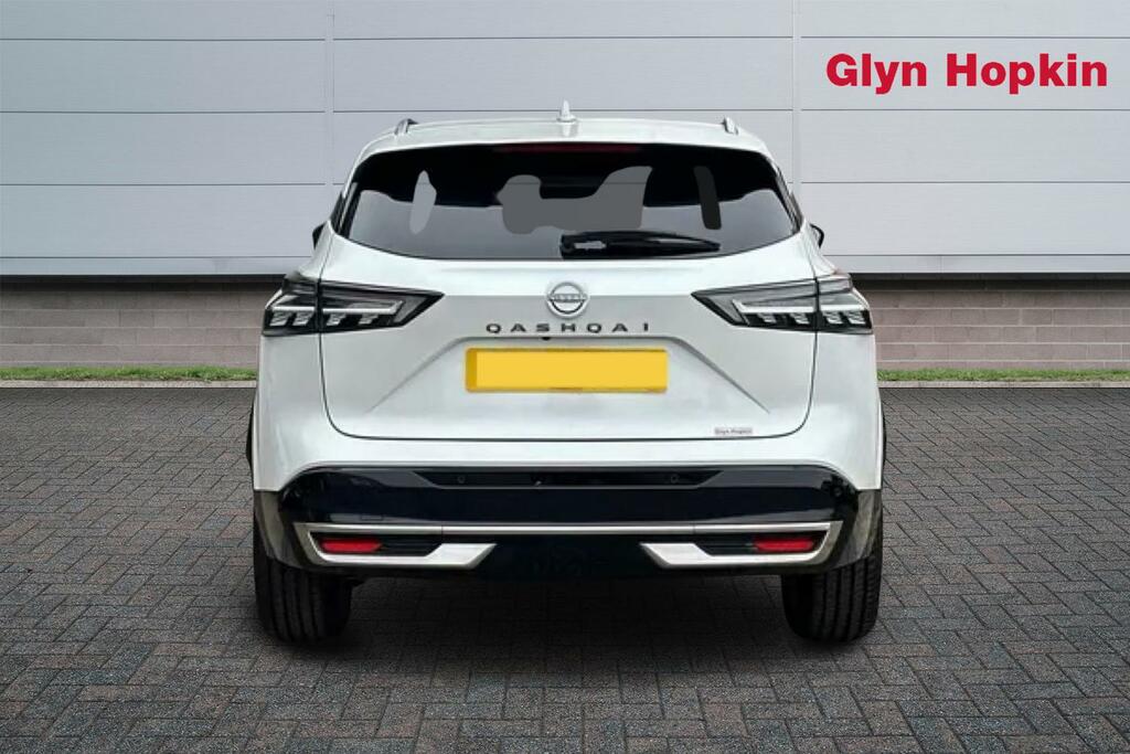 Nissan Qashqai Hatchback KR26RYK White #4