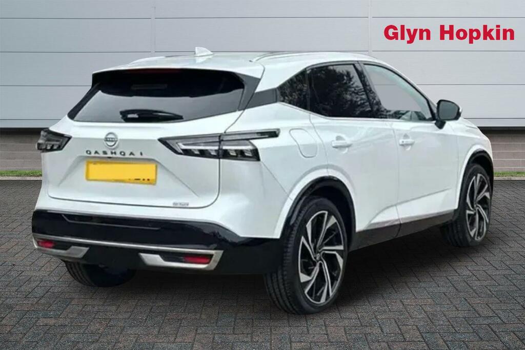 Nissan Qashqai Hatchback EA26NKO White #3