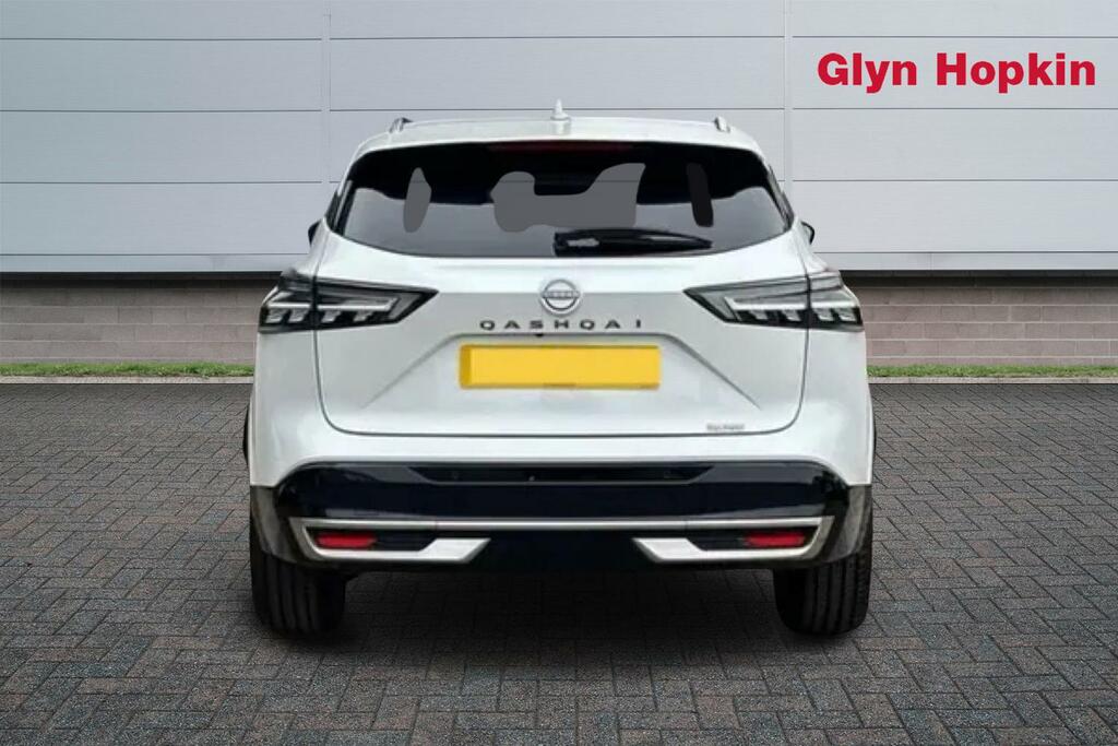 Nissan Qashqai Hatchback EA26NKO White #4