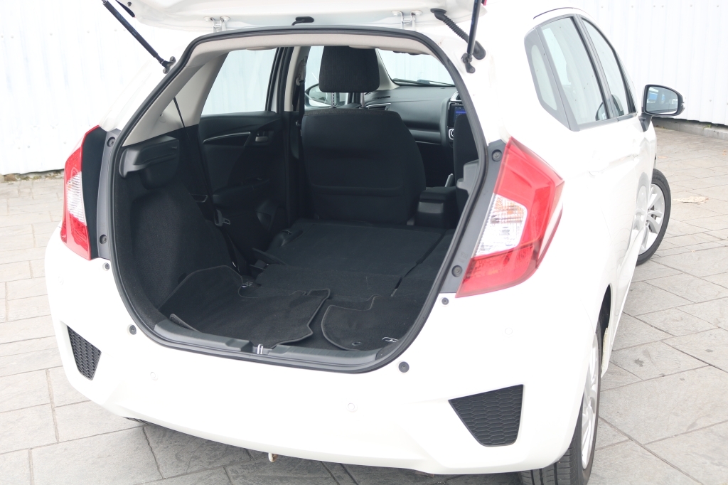 Honda Jazz Hatchback 1.3 I-vtec OE17OWO White #6