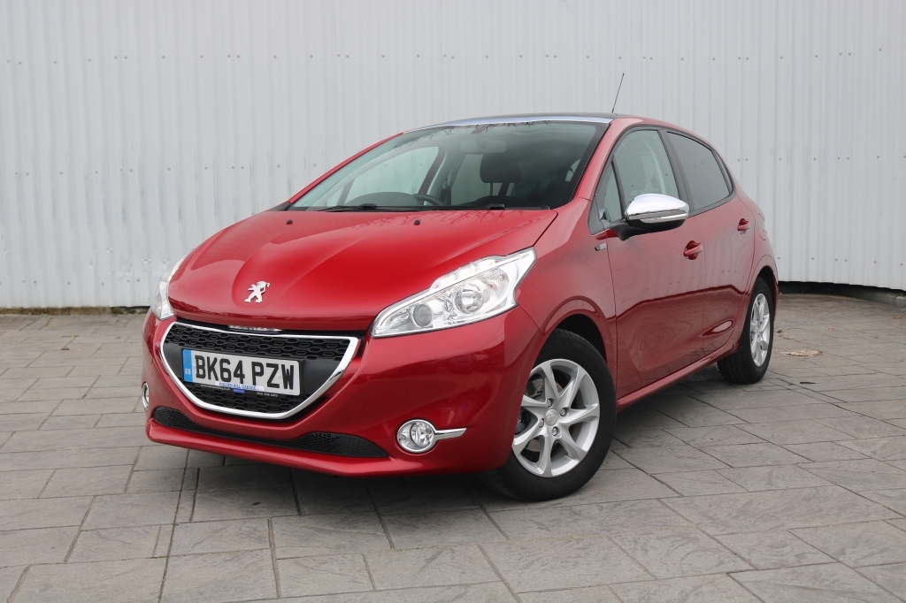 Peugeot 208 Hatchback 1.2 Style Red #3