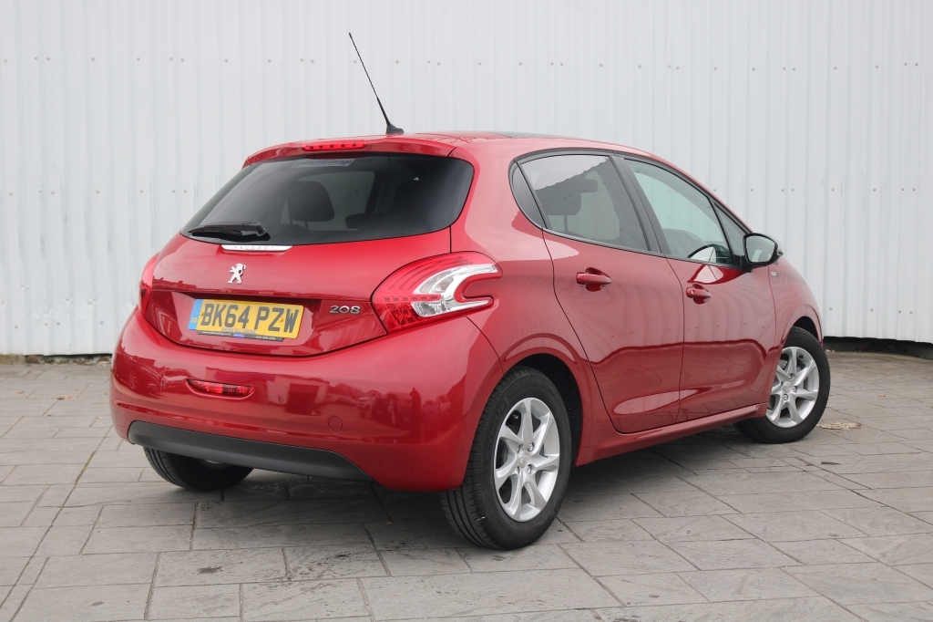 Peugeot 208 Hatchback 1.2 Style Red #4