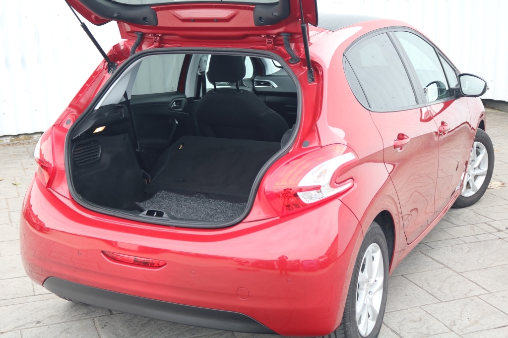 Peugeot 208 Hatchback 1.2 Style Red #6