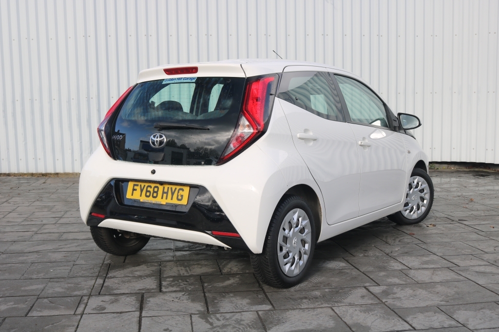 Toyota Aygo Hatchback 1.0 Vvt-i FY68HYG White #4