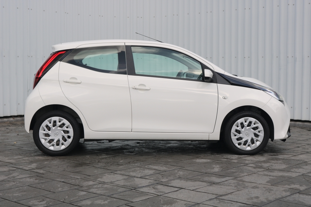 Toyota Aygo Hatchback 1.0 Vvt-i FY68HYG White #2