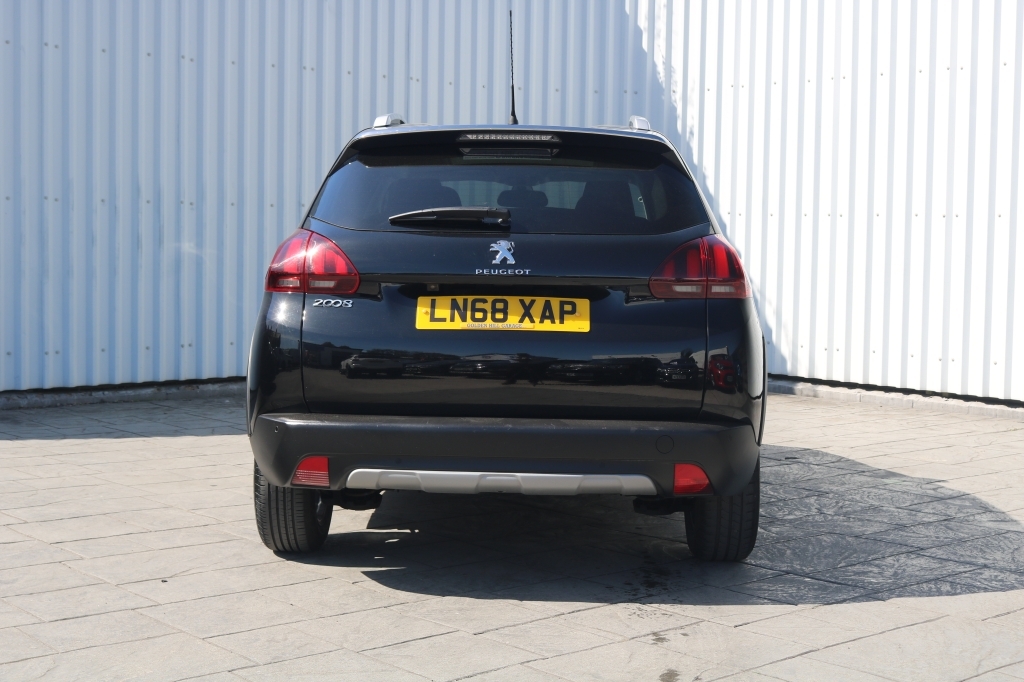 Peugeot 2008 Hatchback 1.2 Allure LN68XAP Black #5