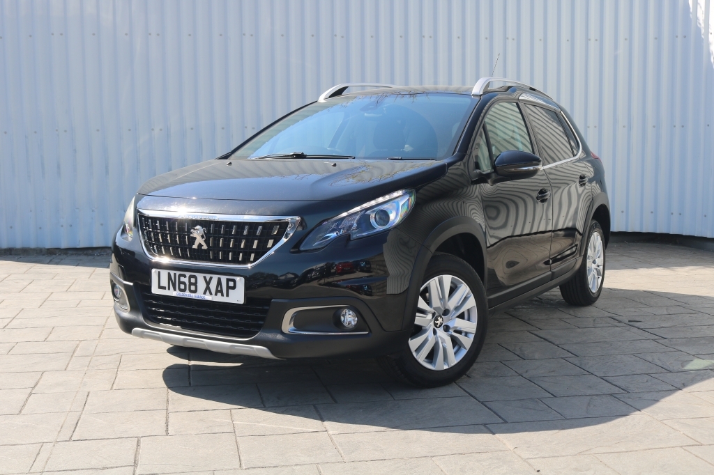Peugeot 2008 Hatchback 1.2 Allure LN68XAP Black #3