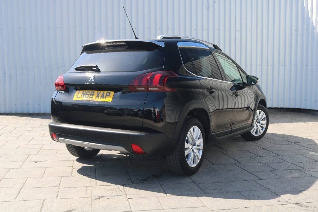 Peugeot 2008 Hatchback 1.2 Allure LN68XAP Black #4