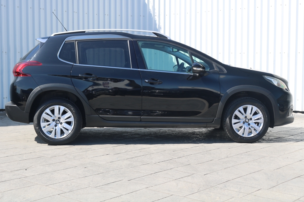 Peugeot 2008 Hatchback 1.2 Allure LN68XAP Black #2
