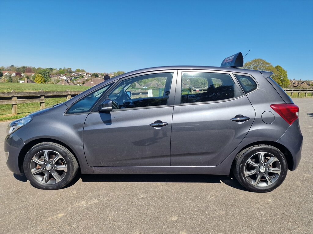 Hyundai Ix20 1.4 Blue Drive Se Hatchback Euro EA67XDJ Grey #2