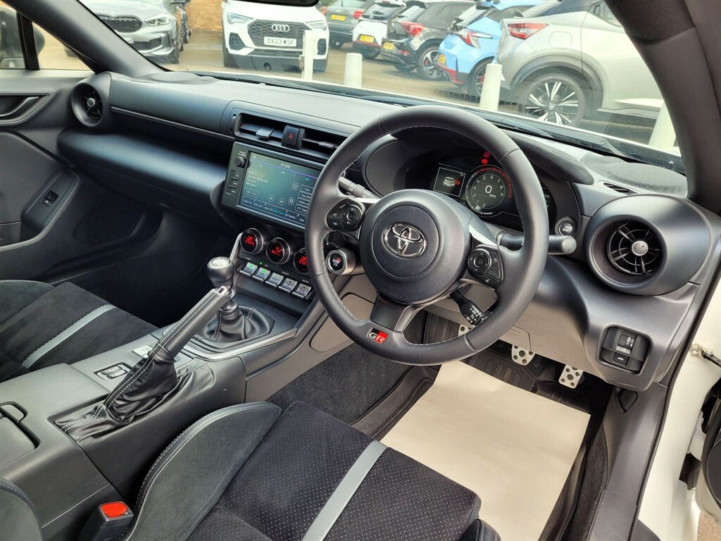 Toyota GR86 2.4 Boxer D-4s Euro 6 White