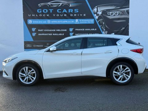 Infiniti Q30 1.5D Business Executive RO67XSP White #3