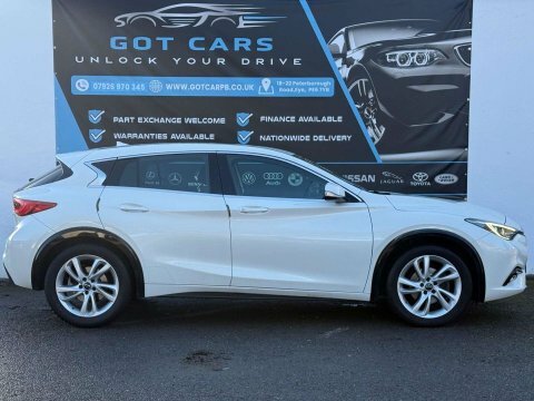 Infiniti Q30 1.5D Business Executive RO67XSP White #4