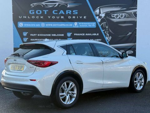 Infiniti Q30 1.5D Business Executive RO67XSP White #2