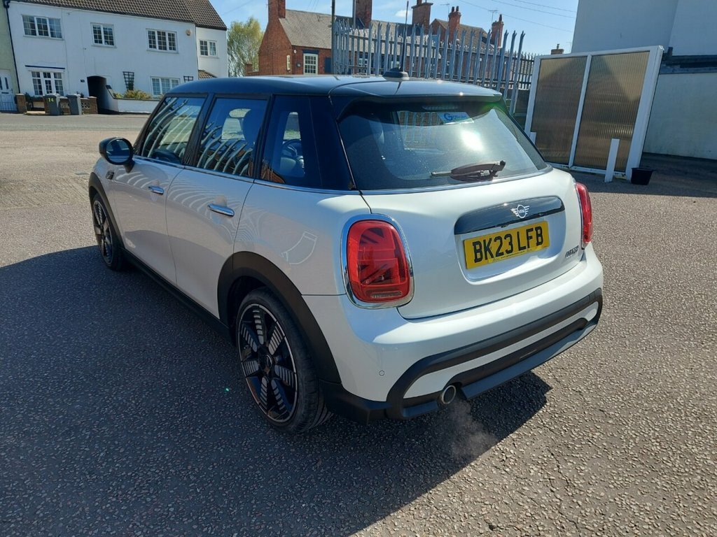 Mini Hatch 1.5L Cooper Exclusive BK23LFB White #4