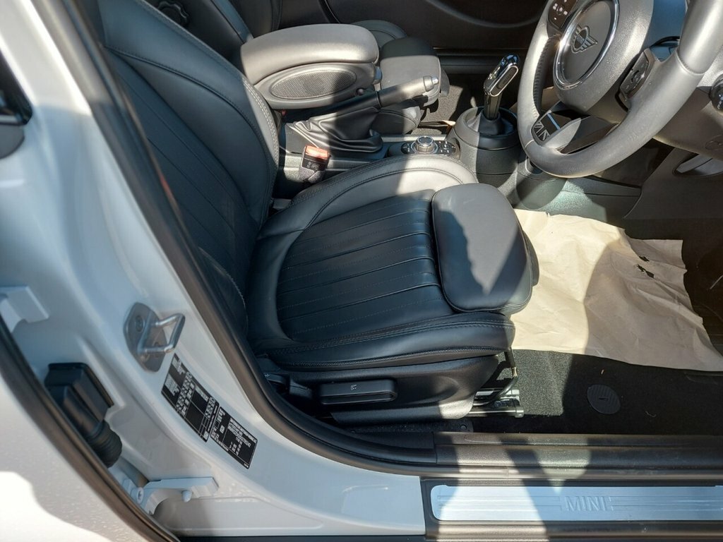Mini Hatch 1.5L Cooper Exclusive BK23LFB White #6