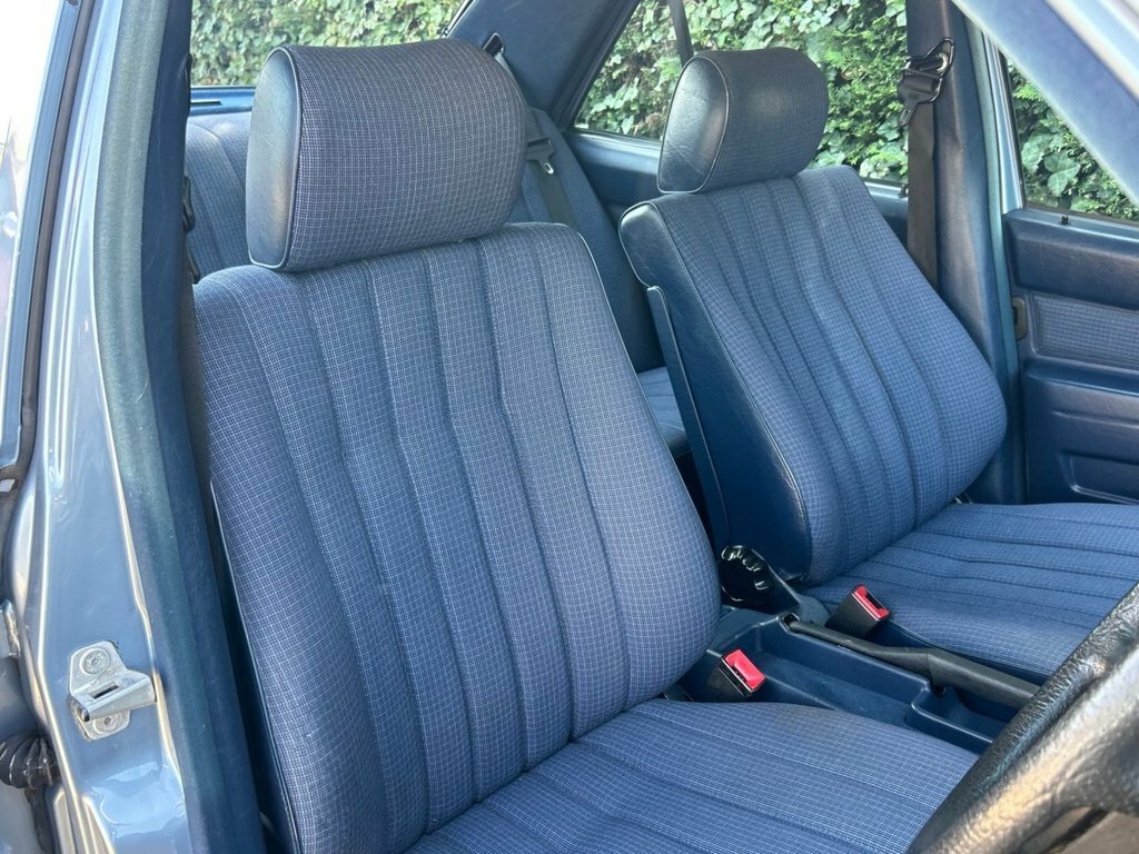 Mercedes-Benz 190 D 1987 115,000 Miles Blue #26