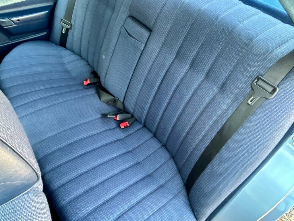 Mercedes-Benz 190 D 1987 115,000 Miles Blue #34