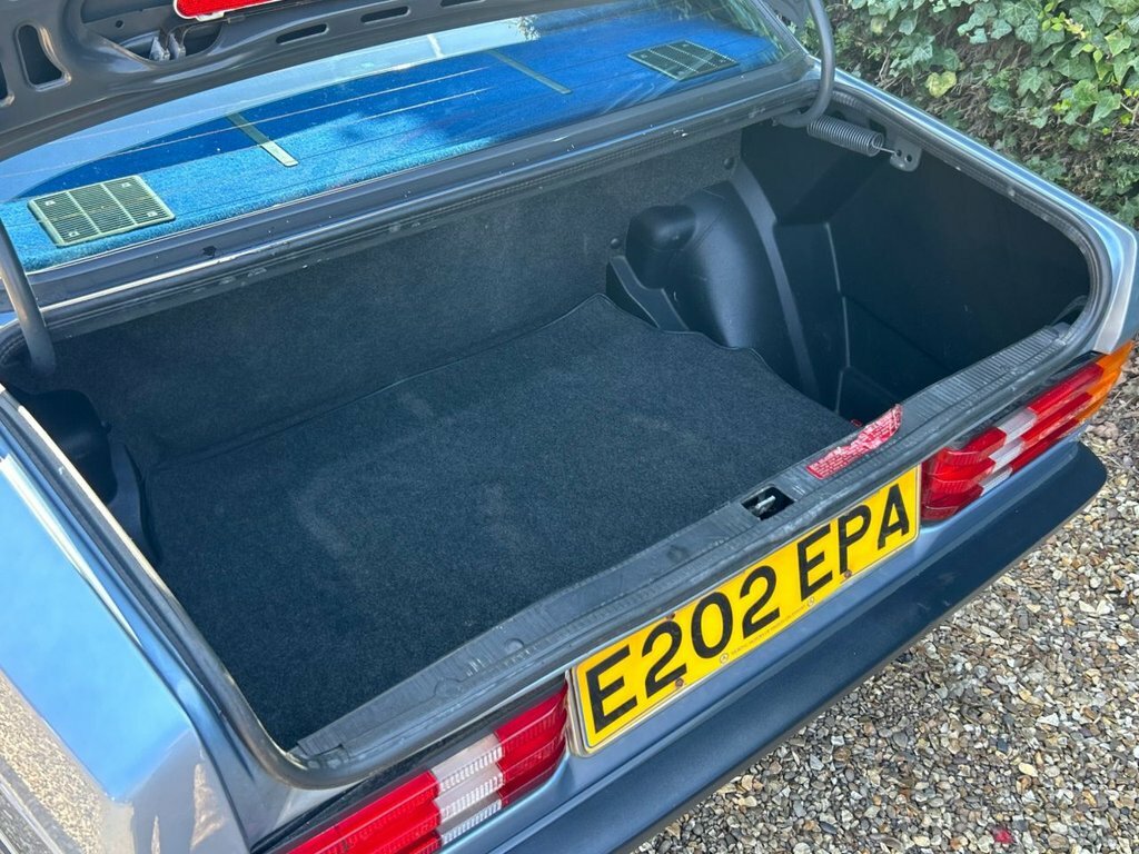 Mercedes-Benz 190 D 1987 115,000 Miles Blue #39
