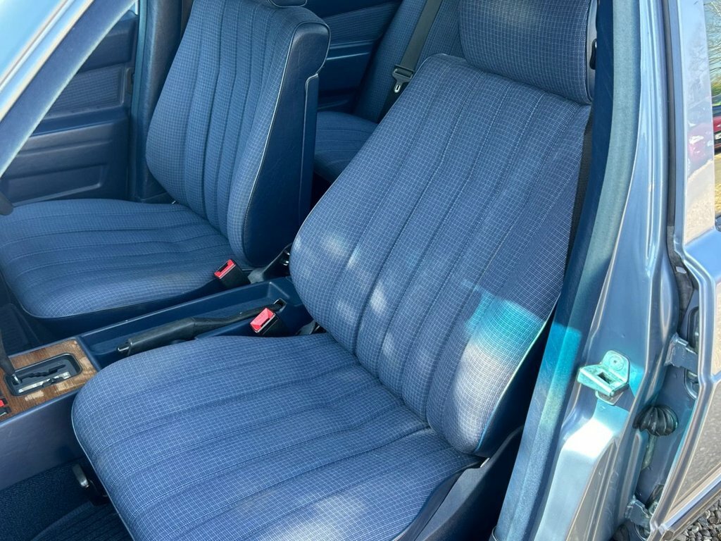 Mercedes-Benz 190 D 1987 115,000 Miles Blue #31