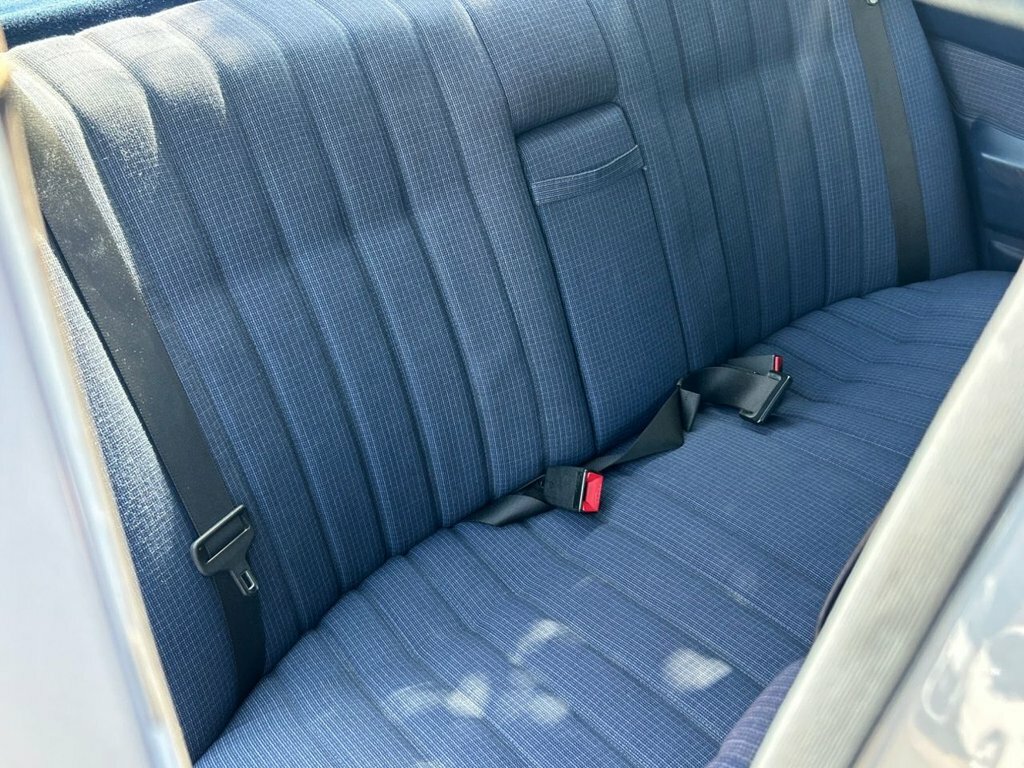 Mercedes-Benz 190 D 1987 115,000 Miles Blue #10
