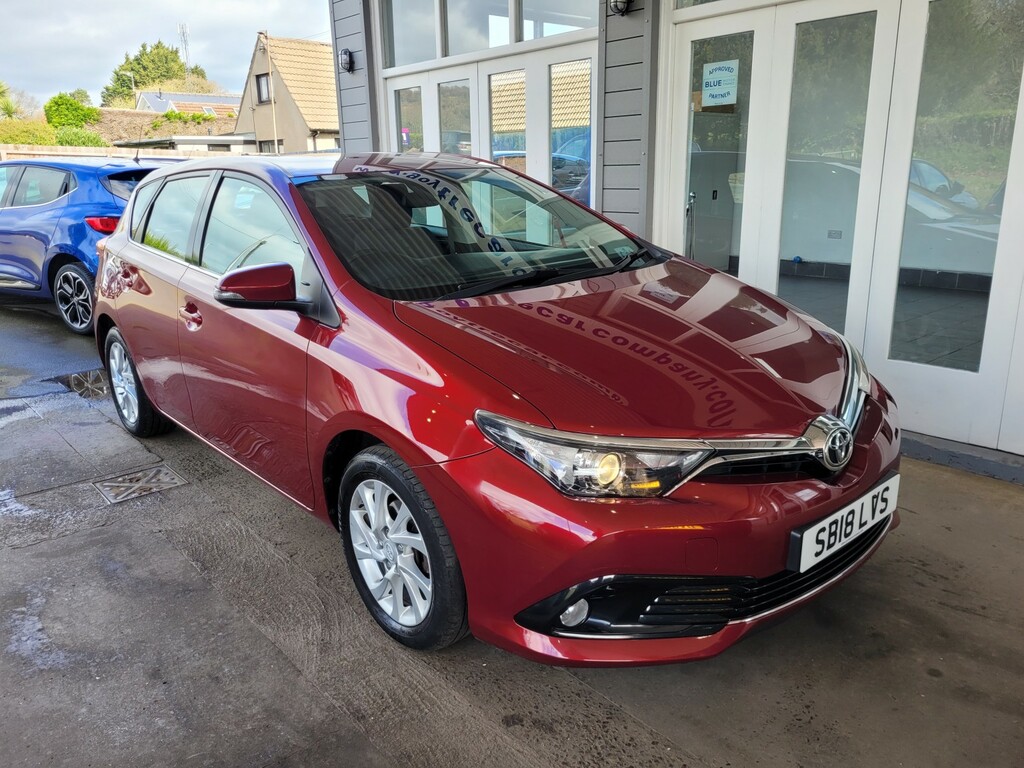 Toyota Auris Hatchback 1.2 Vvt-i Icon 201818 Red #5