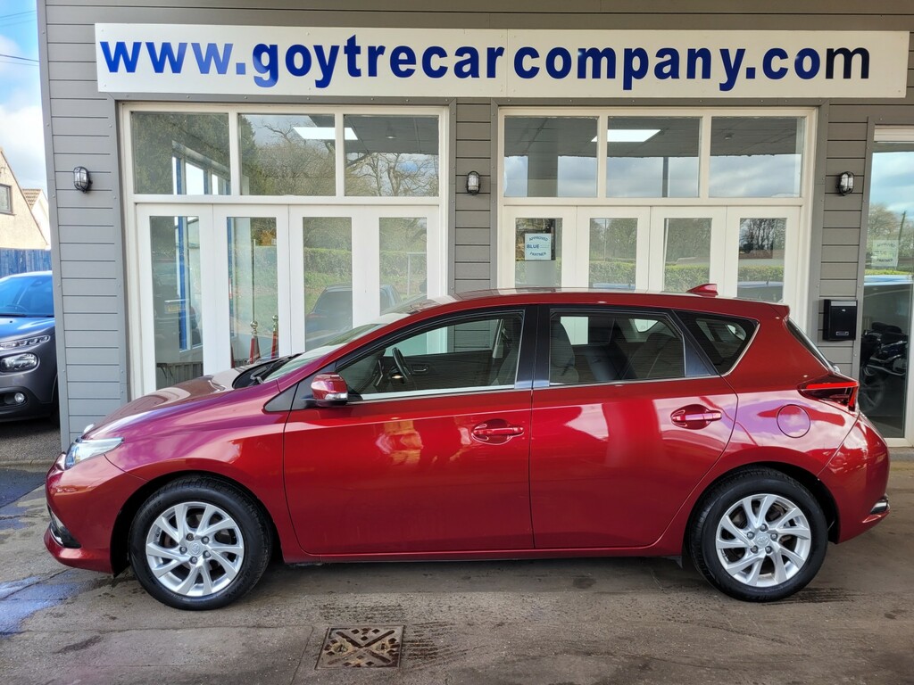 Toyota Auris Hatchback 1.2 Vvt-i Icon 201818 Red