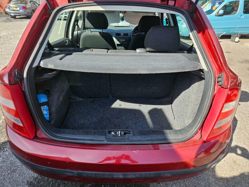 Skoda Fabia 1.4 16V Ambiente Red #5