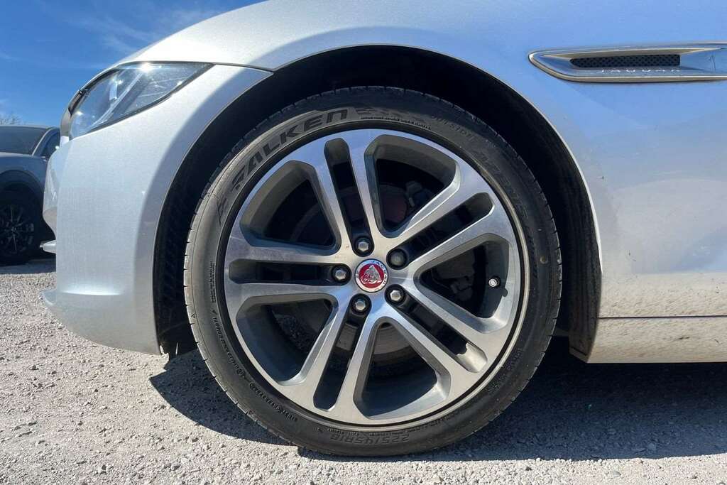 Jaguar XE 2.0I Portfolio Saloon Euro 6 Ss BX18XYO Silver #5