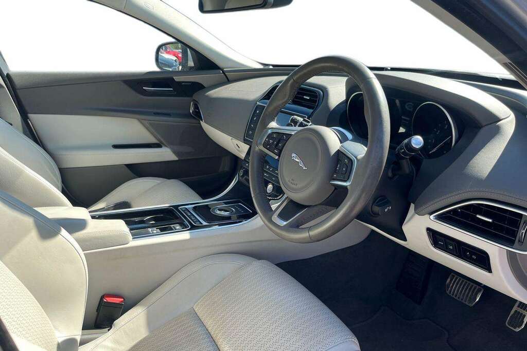 Jaguar XE 2.0I Portfolio Saloon Euro 6 Ss BX18XYO Silver #3
