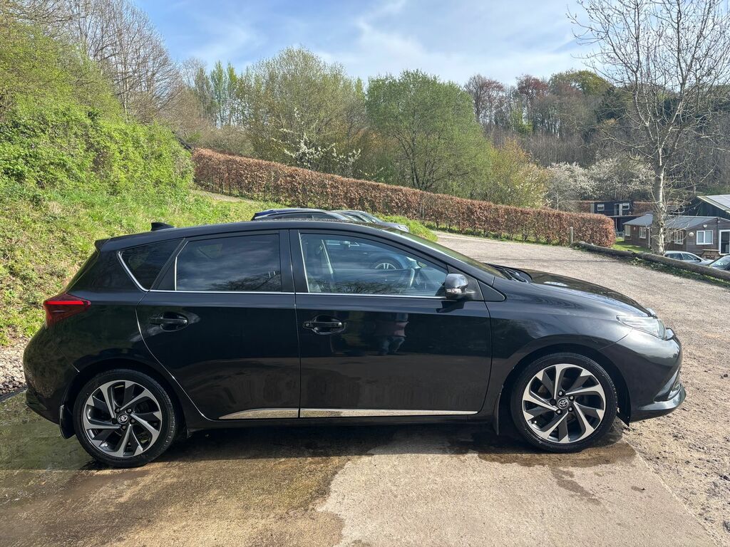 Toyota Auris 1.6 D-4d Design Hatchback Euro 6 GX66UUV Black #4