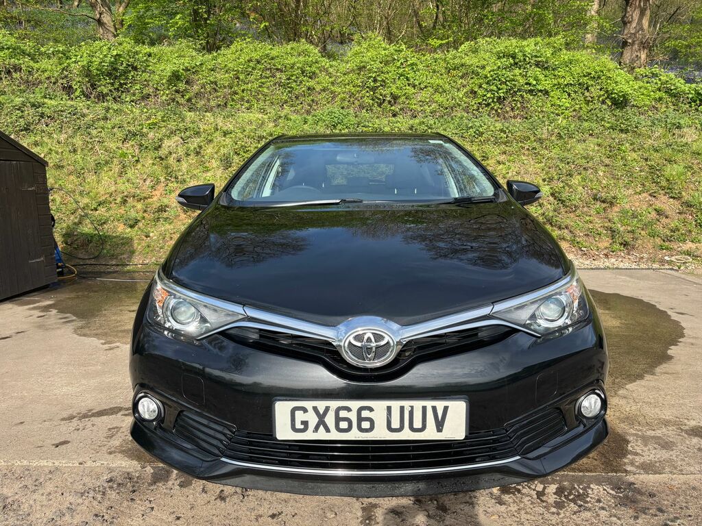 Toyota Auris 1.6 D-4d Design Hatchback Euro 6 GX66UUV Black #2