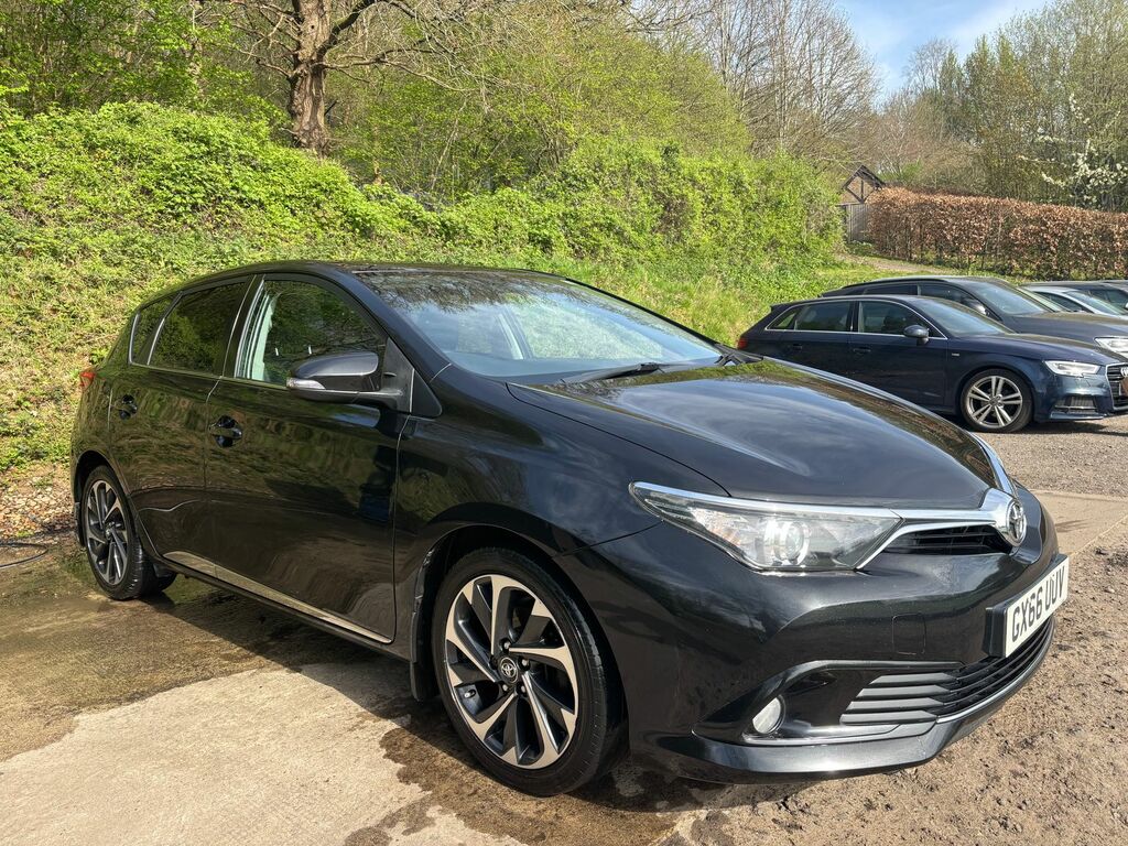 Toyota Auris 1.6 D-4d Design Hatchback Euro 6 GX66UUV Black #3