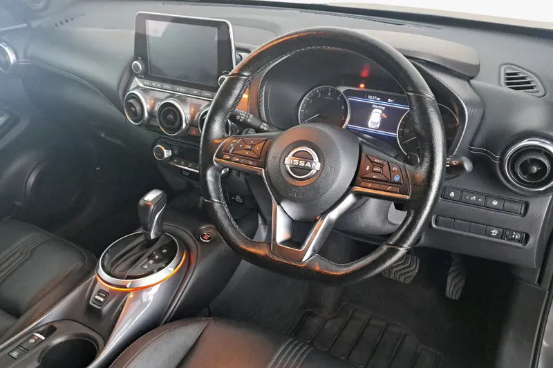 Nissan Juke Hatchback 1.0 Dig-t 114 Tekna YB73KBN Grey #6