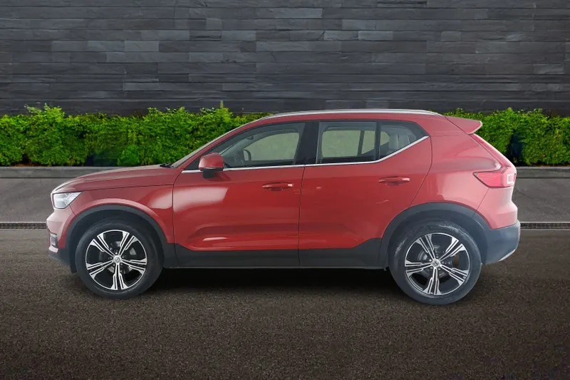 Volvo XC40 Estate 1.5 T3 163 Inscriptio DX21NJO Red #4