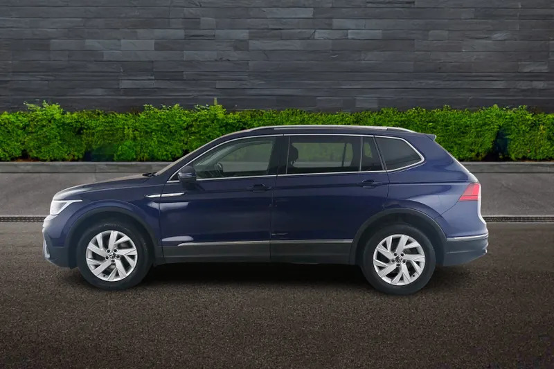 Volkswagen Tiguan Allspace Allspace Estate 1.5 Tsi Life 5 LB23CRL Blue #4
