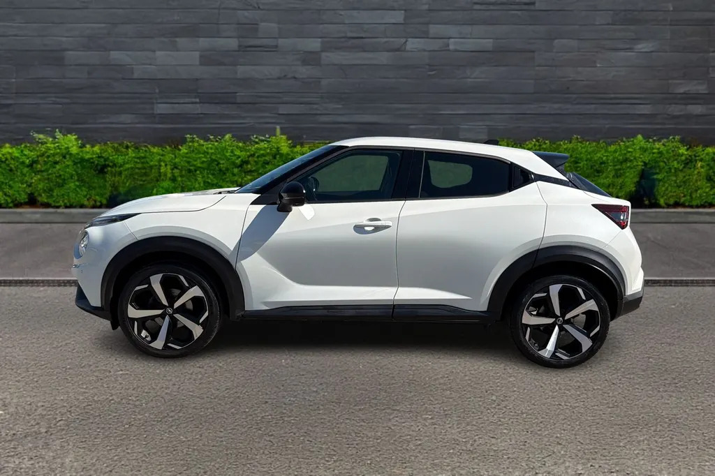 Nissan Juke Hatchback 1.0 Dig-t 114 Tekna BT22AZO White #4